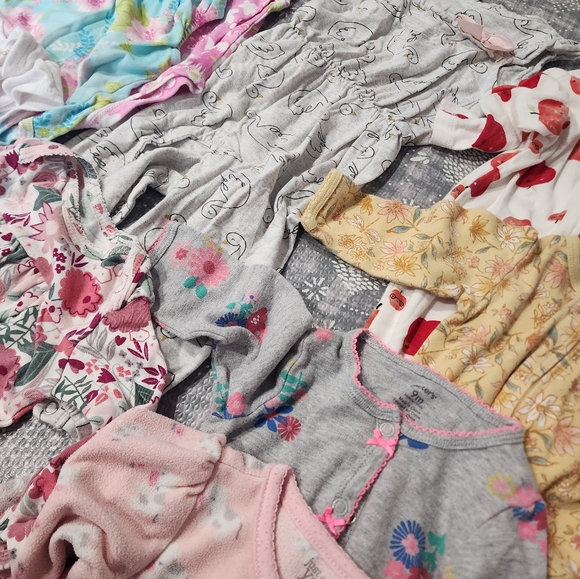 6-9 Months Baby Girl Clothes & Onesies - Picture 3 of 7